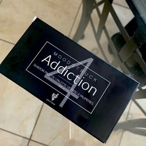 Younique Moodstruck Addiction Eye Shadow Palette